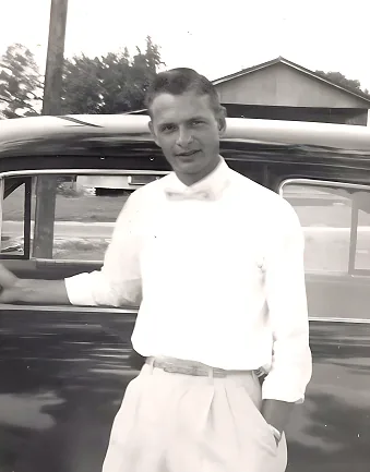 Howard Ester Edwards Jr.