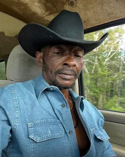 Dennis Lee Turner