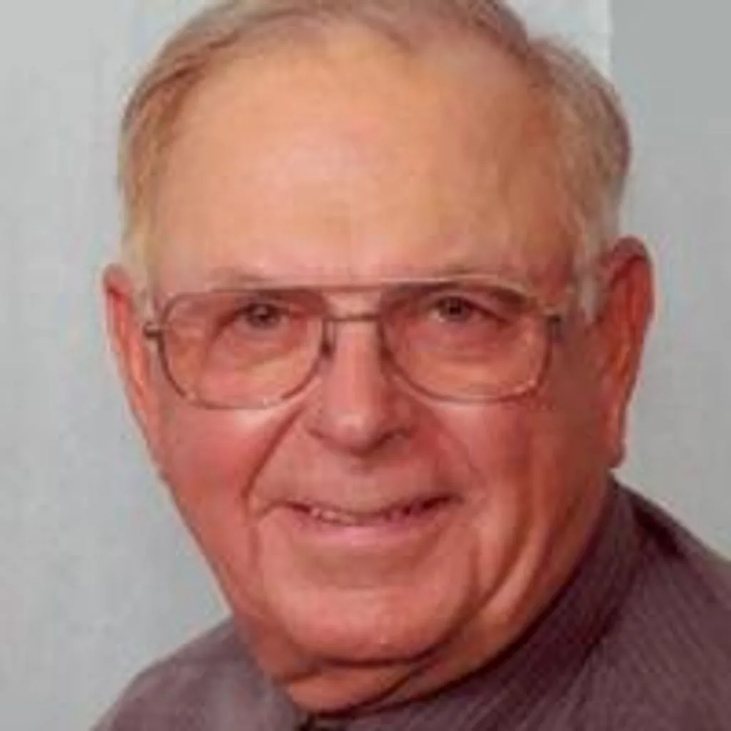 Portrait of Clinton Bauer